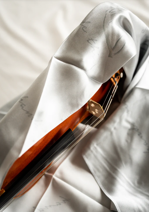 LEATHERWOOD Silk Instrument Wrap Light Grey